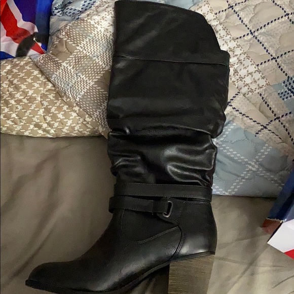 Boots - Picture 2 of 4